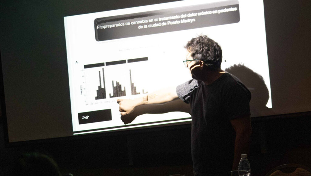 Gregorio Bigatti, científico del CONICET-CENPAT hizo un racconto de los hitos en investigación con cannabis medicinal.
